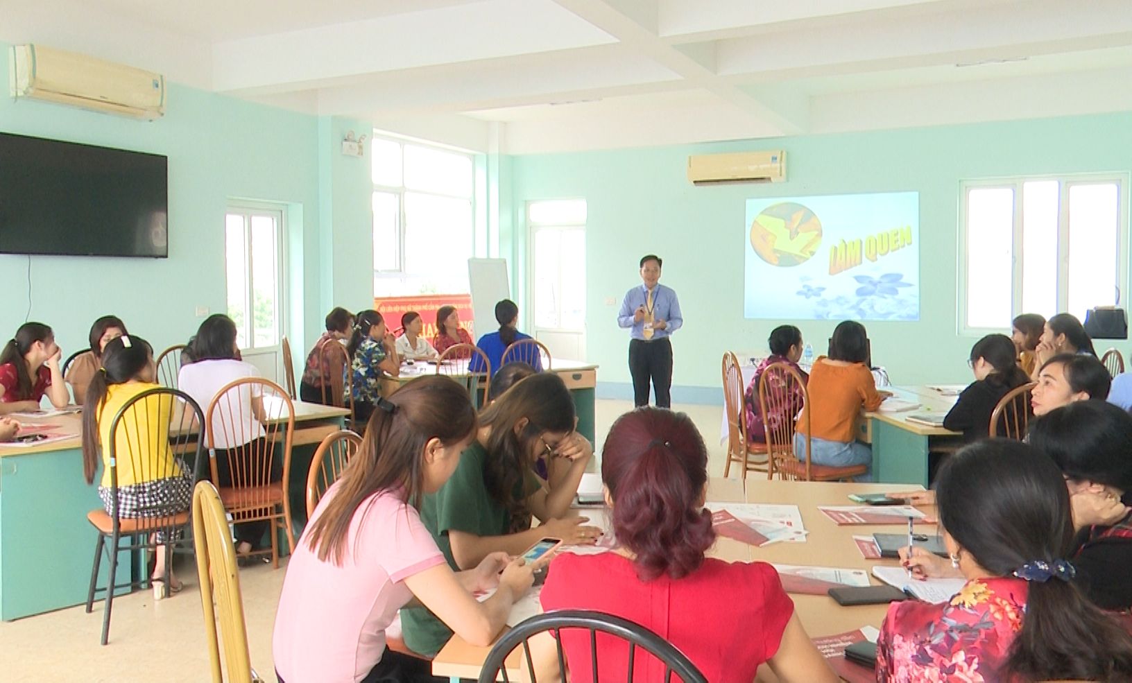 Hội LHPN thành phố Cẩm Phả phối hợp với Sở Lao động – Thương binh và xã hội Tỉnh, Trung tâm dịch vụ việc làm Quảng Ninh tổ chức lớp đào tạo nâng cao kiến thức kỹ năng quản trị doanh nghiệp cho doanh nghiệp vừa và nhỏ, các hộ kinh doanh do phụ nữ làm chủ năm 2020.