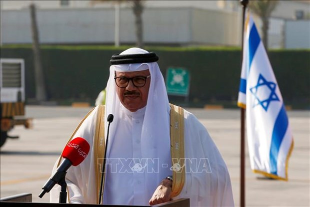 Ngoại trưởng Bahrain Abdullatif al-Zayani phát biểu tại sân bay quốc tế Bahrain (Ảnh: AFP/TTXVN)