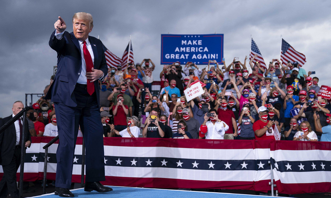 Tổng thống Donald Trump tại sự kiện tranh cử ở Winston-Salem, bang Bắc Carolina hồi tháng 9. Ảnh: AP.