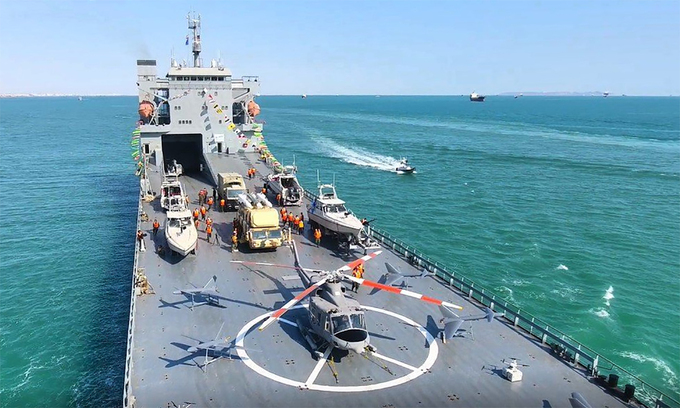 Chiến hạm Shahid Roudaki trong lễ biên chế ngày 19/11. Ảnh: IRGC.