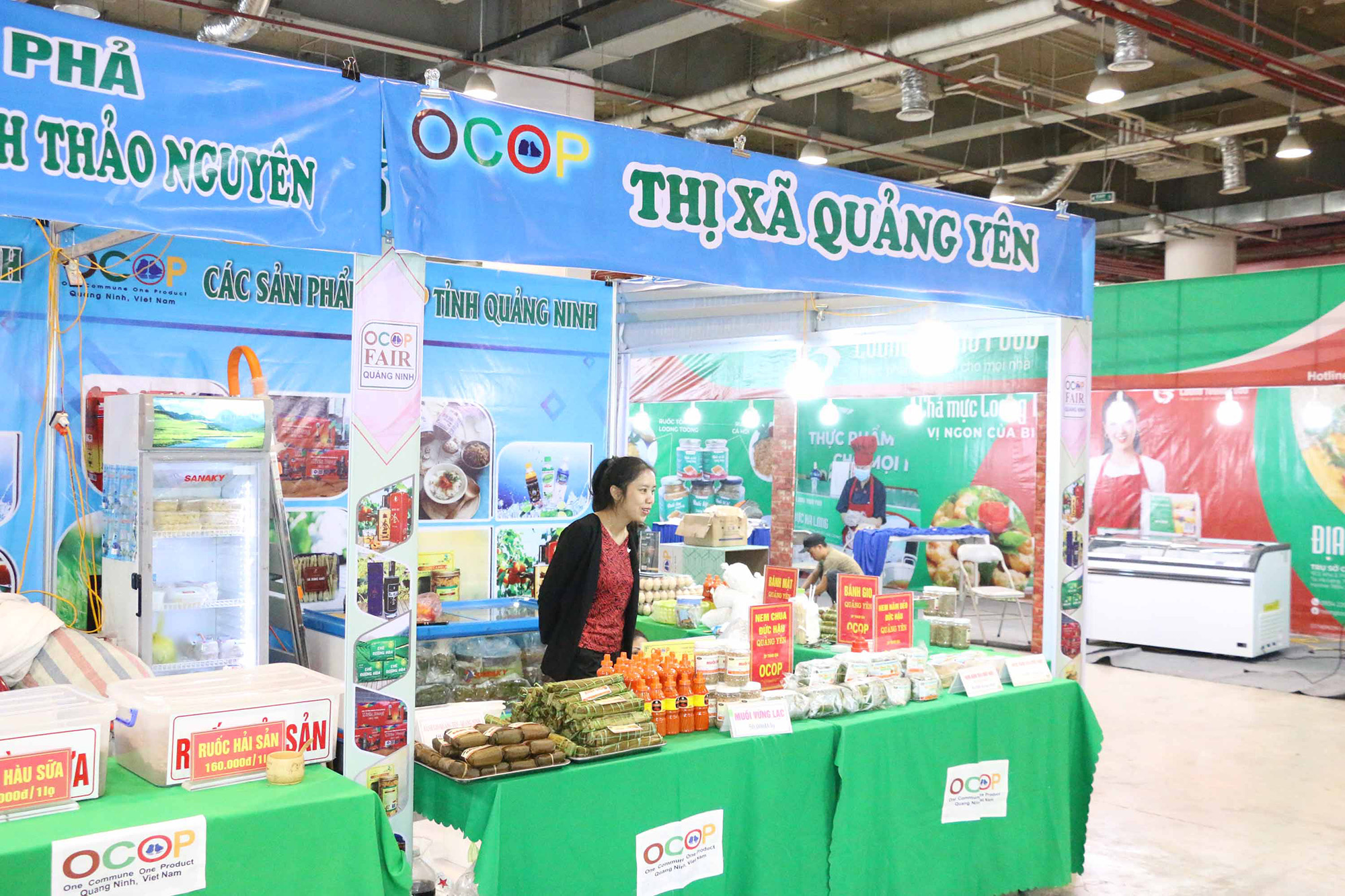 Các sản phẩm OCOP tiềm năng của tỉnh tham gia xúc tiến tại khu trưng bày, giới thiệu các sản phẩm tiềm năng xuất khẩu, sản phẩm thương hiệu, sản phẩm OCOP Quảng Ninh (tháng 11/2020).