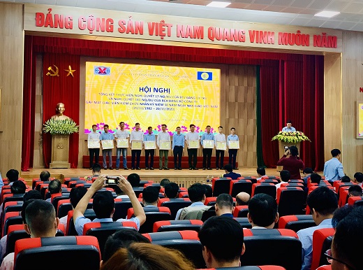 10 tập thể của Công ty CP Than Hà Lầm được tặng giấy khen vì có thành tích xuất sắc trong thực hiện 17- NQ/ĐU của Ban thường vụ Đảng ủy TKV trong thực hiện NQ