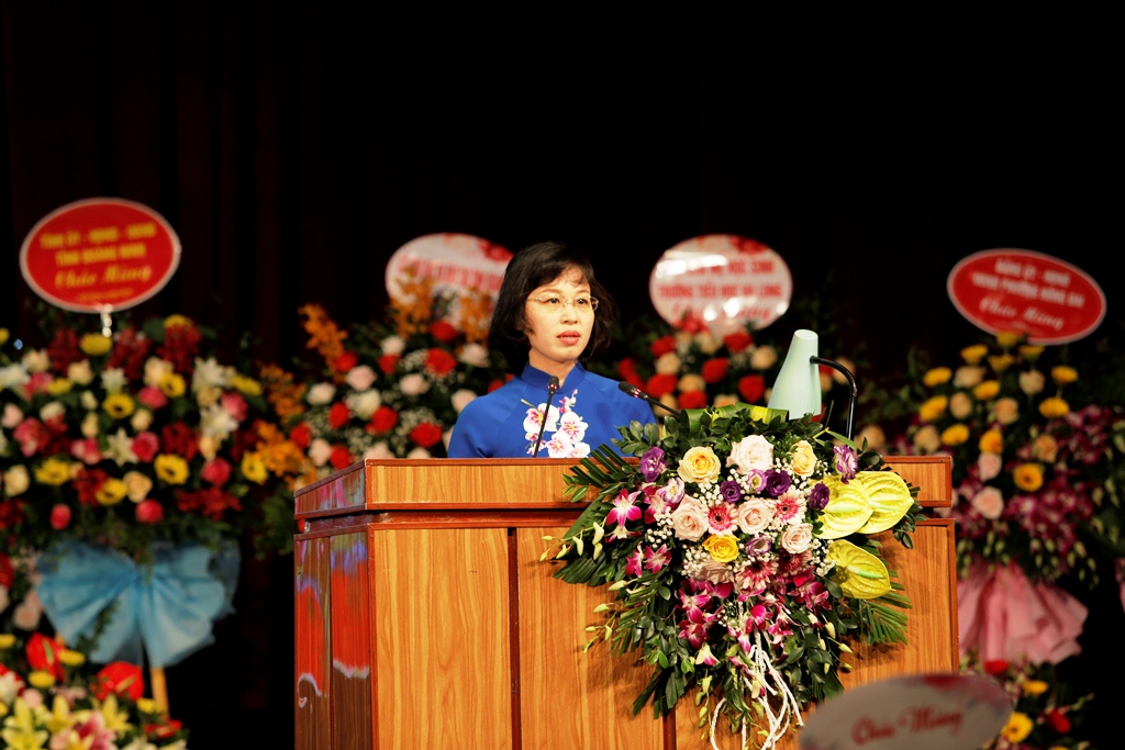 Đồng chí Phó Chủ tịch Thường trực HĐND tỉnh Trịnh Thị Minh Thanh phát biểu tại buổi lễ.