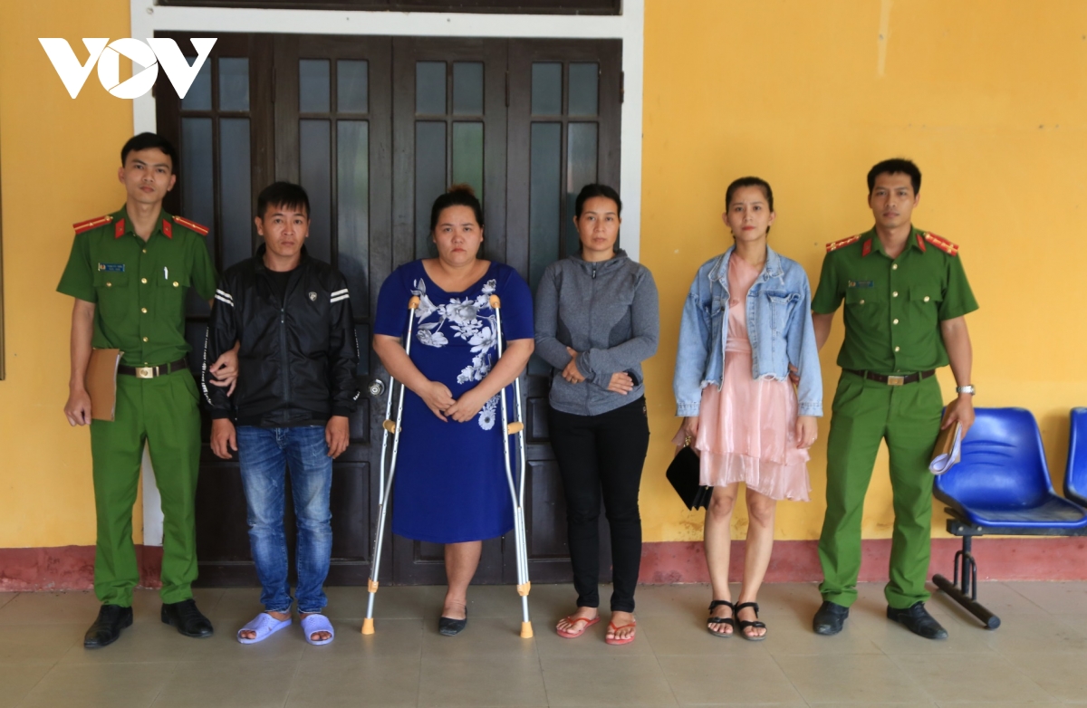 Công an thị xã Hương Trà, tỉnh Thừa Thiên Huế khởi tố 4 đối tượng về tội làm nhục người khác.