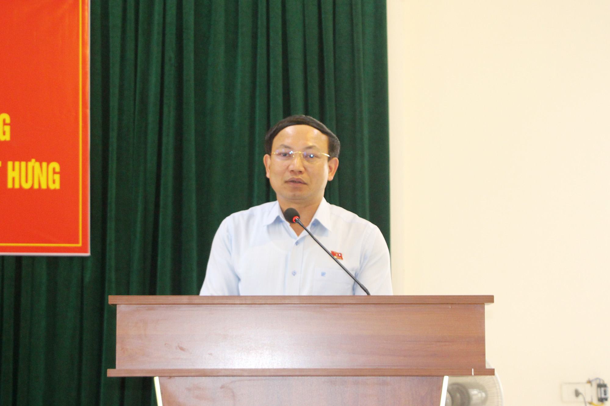 Đồng chí Nguyễn Xuân Ký, Bí thư Tỉnh ủy, Chủ tịch HĐND tỉnh, phát biểu tại buổi tiếp xúc cử tri.