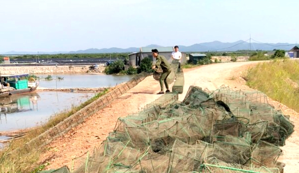 Công an xã Đồng Rui phát hiện, thu giữ hơn 180 lồng bát quái đánh bắt thủy, hải sản tận diệt, tháng 11/2020.