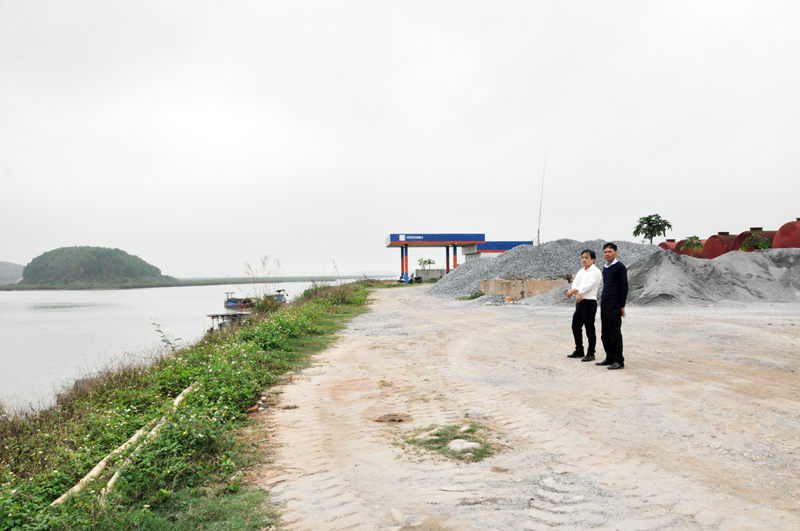 Huyện Đầm Hà tăng cường quản lý đối với các cảng, điểm tập kết, vận chuyển cát, đá, sỏi.