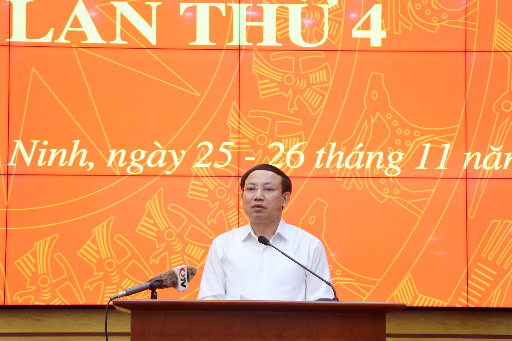 Đồng chí Nguyễn Xuân Ký, Bí thư Tỉnh ủy, Chủ tịch HĐND tỉnh, phát biểu tại kết luận hội nghị.