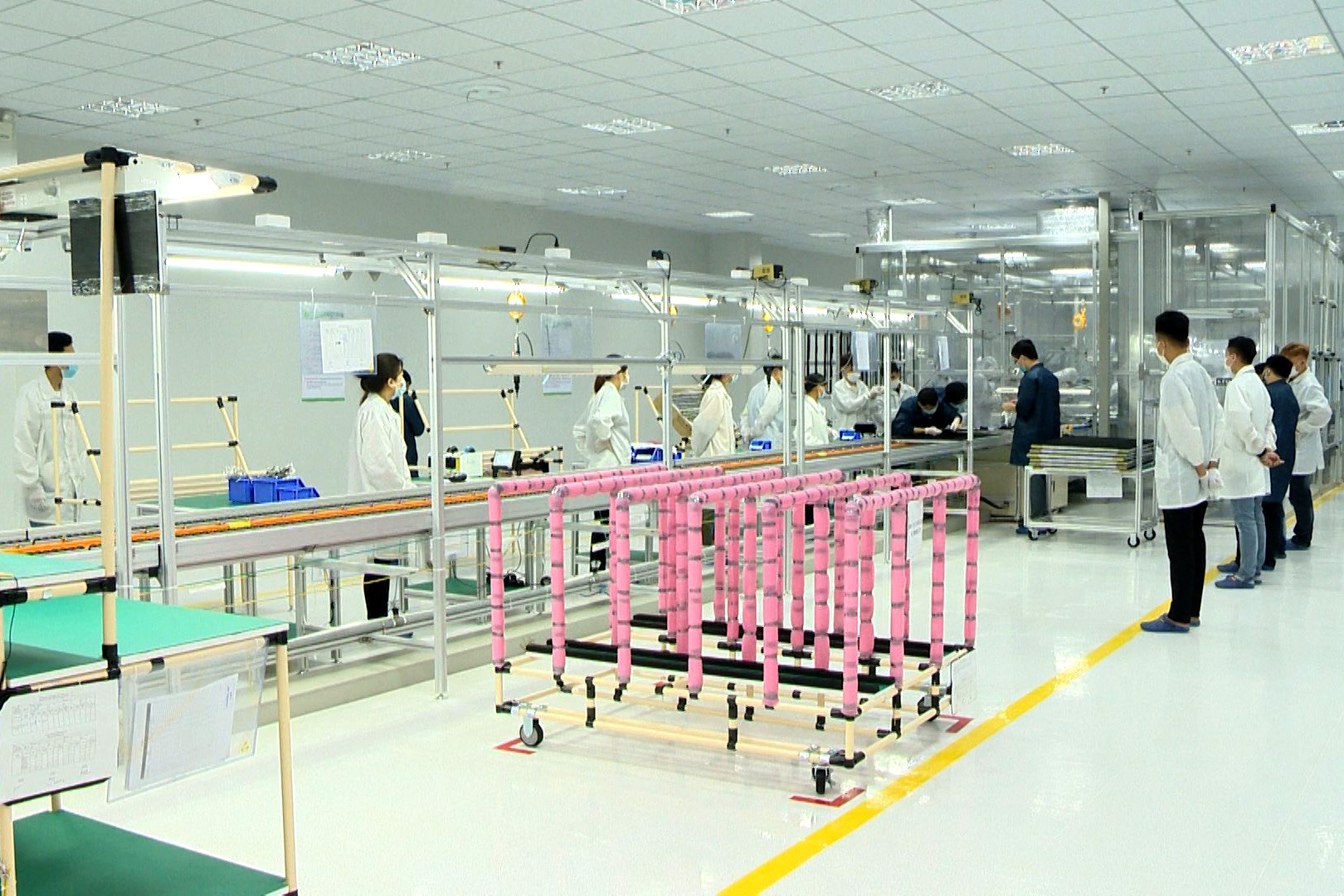 Dây chuyền sản xuất của Tập đoàn Foxconn tại KCN Đông Mai (TX Quảng Yên).