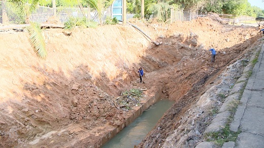 Trạm Quản lý Thủy nông TP Uông Bí bố trí lực lượng khắc phục sự cố sập 100m kênh đoạn qua phường Nam Khê