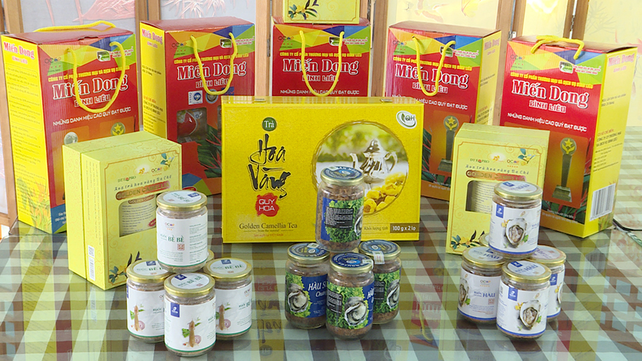 Một số sản phẩm OCOP của Quảng Ninh được giới thiệu tại diễn đàn.