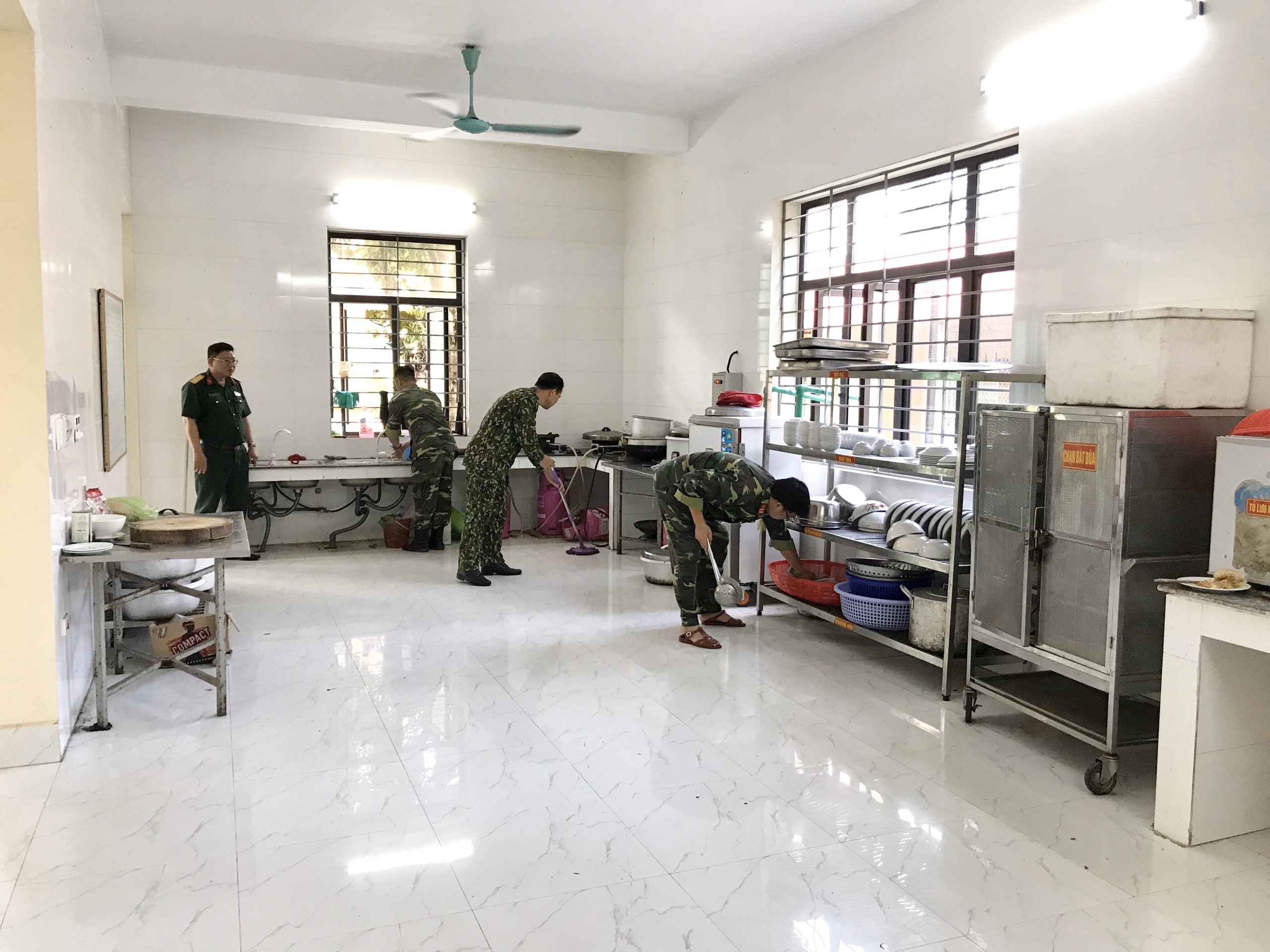 Bếp ăn của Ban CHQS TP Uông Bí được xây mới phục vụ đời sống vật chất, tinh thần cho cán bộ, chiến sĩ