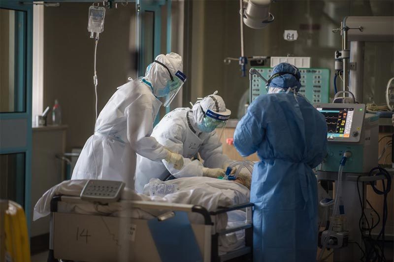 Các y bác sĩ làm việc ở Bệnh viện số 1 Vũ Hán, tỉnh Hồ Bắc, Trung Quốc, hồi tháng 3/2020. Ảnh: Tân Hoa xã