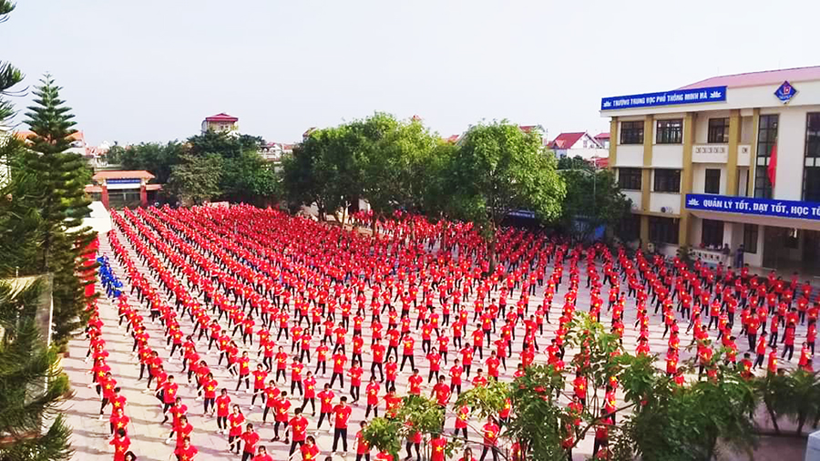 Trường THPT Minh Hà đưa môn võ Vovinam vào giờ tập thể dục.