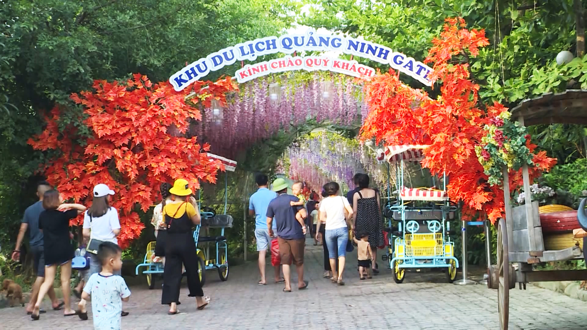 Khu Du lịch Quảng Ninh Gate cũng là địa điểm thu hút đông đảo du khách tới thăm quan...