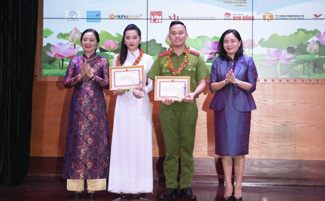 Nguyễn Hoàng Yến là 1 trong 2 Đại sứ Văn hóa đọc Việt Nam năm 2020.