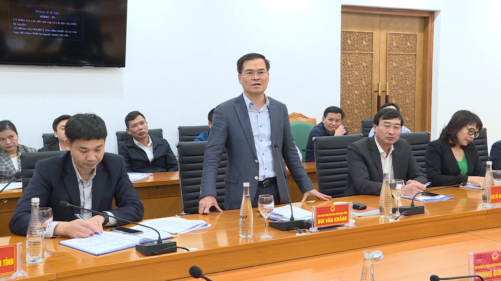 Đồng chí Bùi Văn Khắng, Ủy viên BTV Tỉnh ủy, Phó Chủ tịch UBND tỉnh, phát biểu tại buổi làm việc