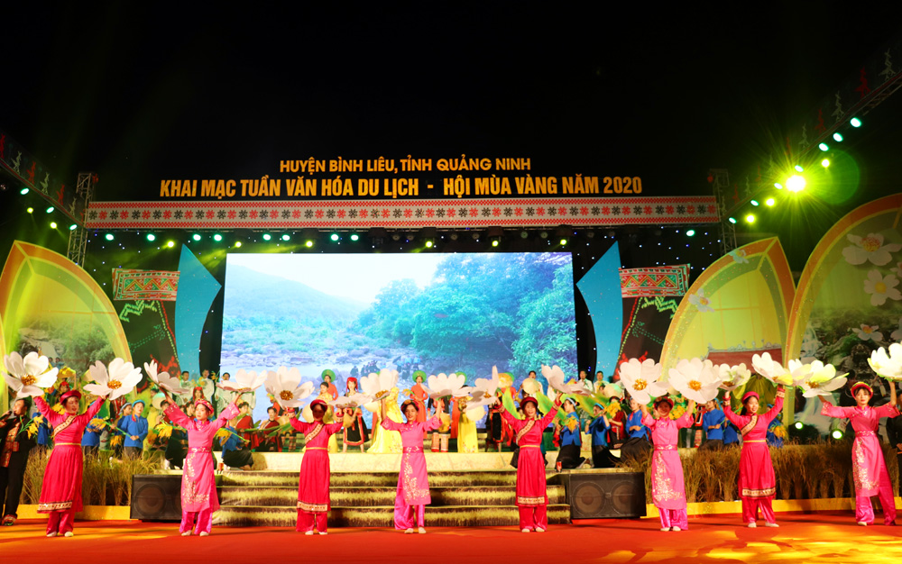 Huyện Bình Liêu khai mạc Tuần Văn hóa – Du lịch và Hội Mùa vàng năm 2020. Ảnh: Tạ Quân