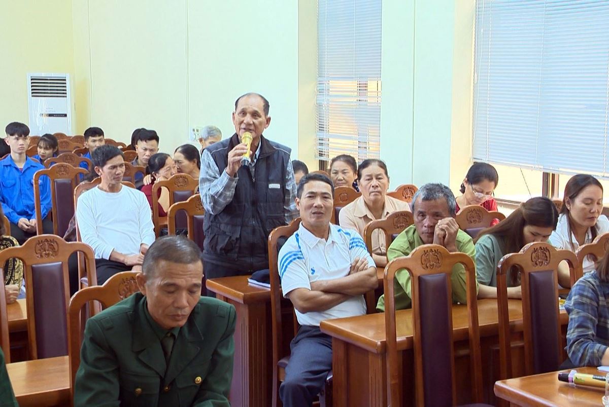 (xã Quảng Chính, huyện Hải Hà) đóng góp ý kiến vào dự thảo Báo cáo chính trị trình Đại hội XIII của Đảng.