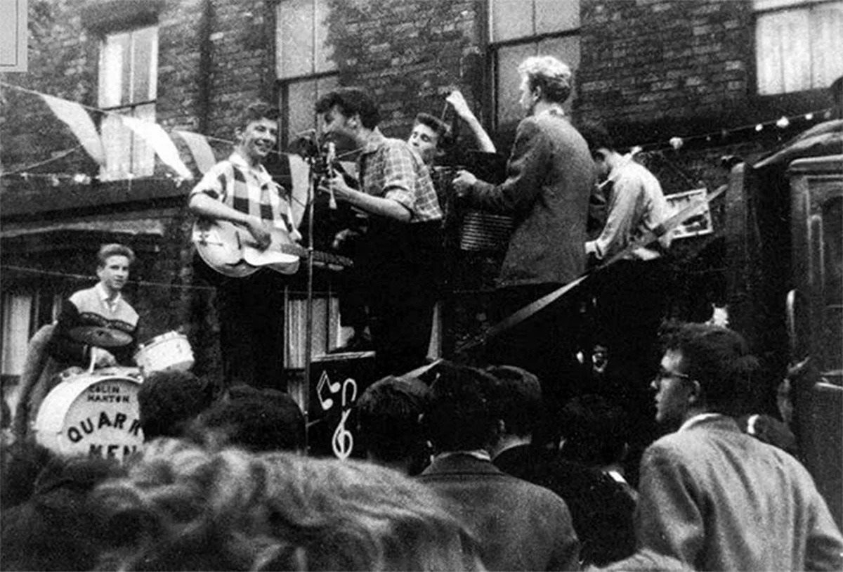 Các chàng trai The Quarrymen biểu diễn tại Liverpool vào ngày 22/6/1957.