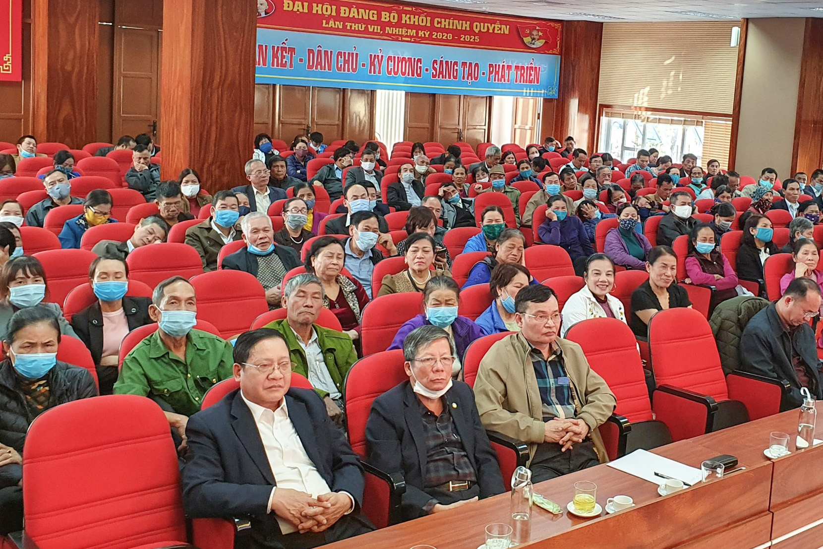 Đội ngũ cán bộ MTTQ và các đoàn thể cấp xã của TP Uông Bí tham dự hội nghị.