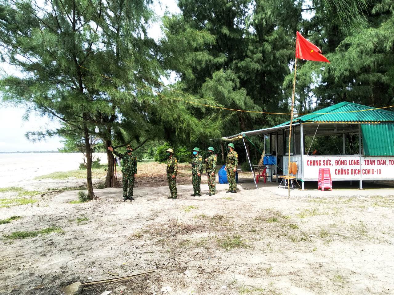 CBCS Đồn Biên phòng Trà Cổ (TP Móng Cái) tuần tra tại khu vực phường Trà Cổ.