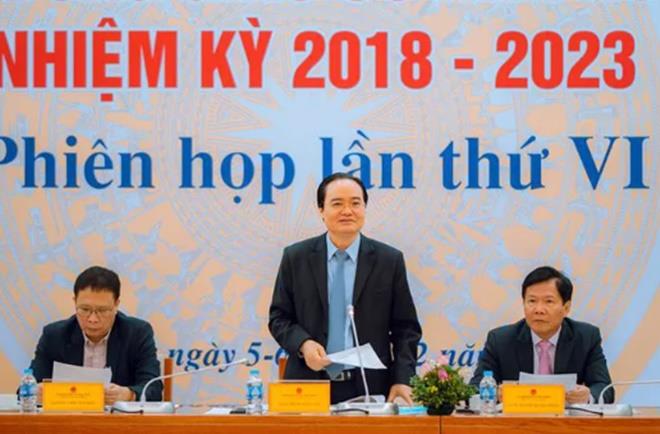 Bộ trưởng Bộ GDĐT, Chủ tịch Hội đồng GSNN nhiệm kỳ 2018-2023 Phùng Xuân Nhạ chủ trì phiên họp.