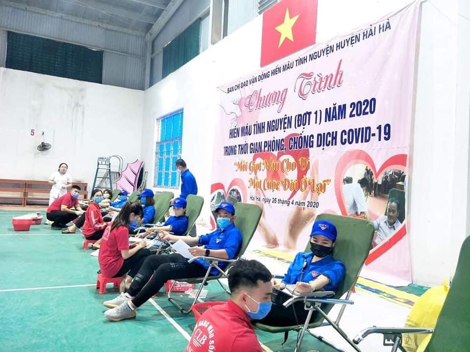 ĐVTN huyện Hải Hà tham gia tình nguyện hiến máu.