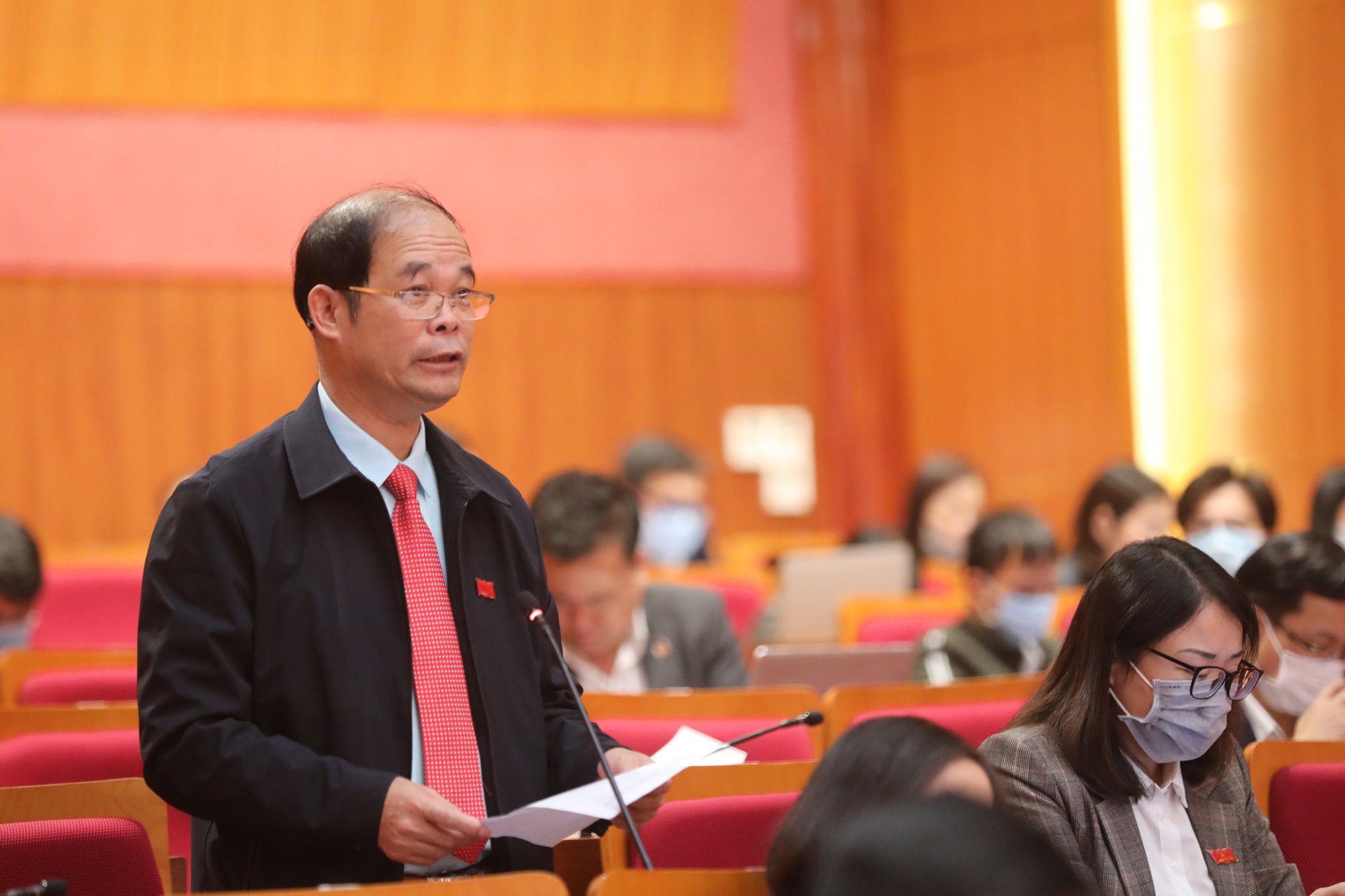 Đại biểu Lưu Văn Thường, Tổ đại biểu Hải Hà, chất vấn đồng chí Giám đốc Sở Nông nghiệp và Phát triển nông thôn.