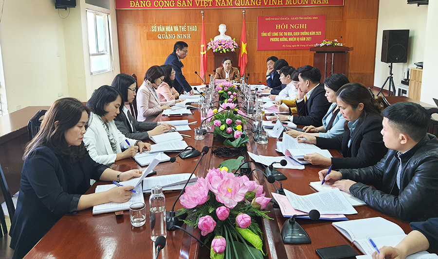 Các thành viên Khối thi đua Văn hóa - Xã hội tỉnh Quảng Ninh dự hội nghị