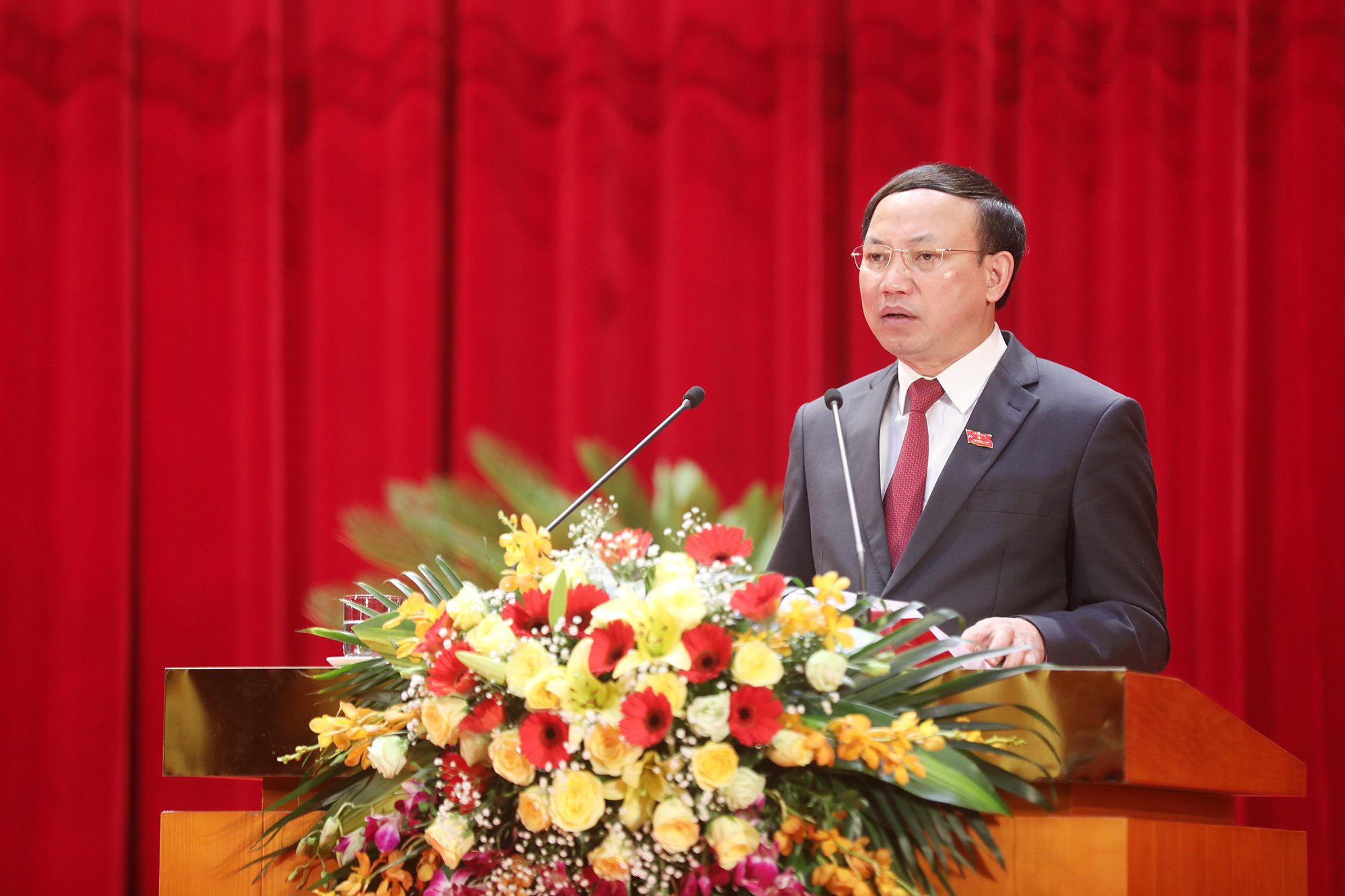 Đồng chí Nguyễn Xuân Ký, Bí thư Tỉnh ủy, Chủ tịch HĐND tỉnh, phát biểu tại kỳ họp.