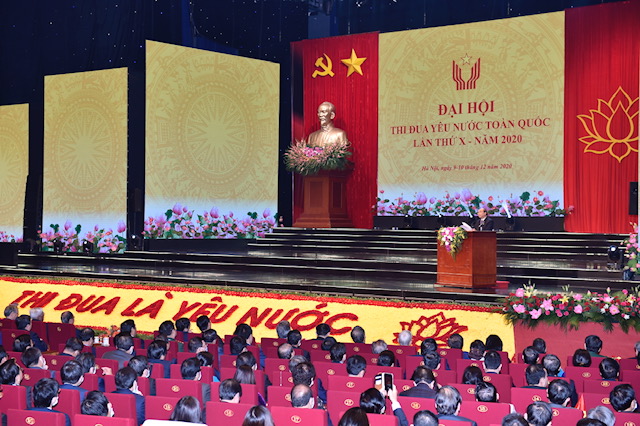 Thủ tướng Nguyễn Xuân Phúc phát động phong trào thi đua trong cả nước giai đoạn mới. Ảnh: VGP/Nhật Bắc