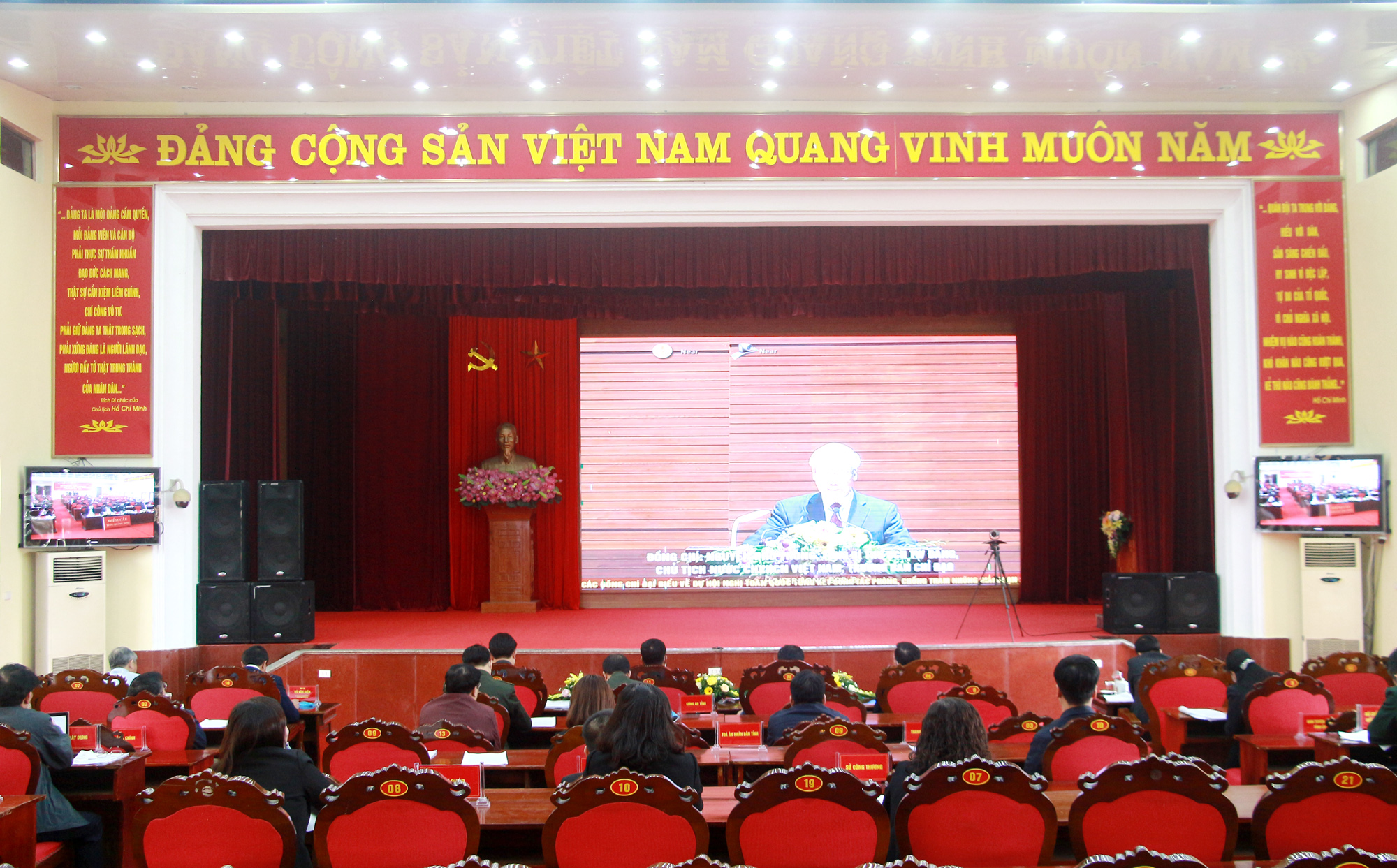 Quang cảnh hội nghị tại điểm cầu Quảng Ninh.