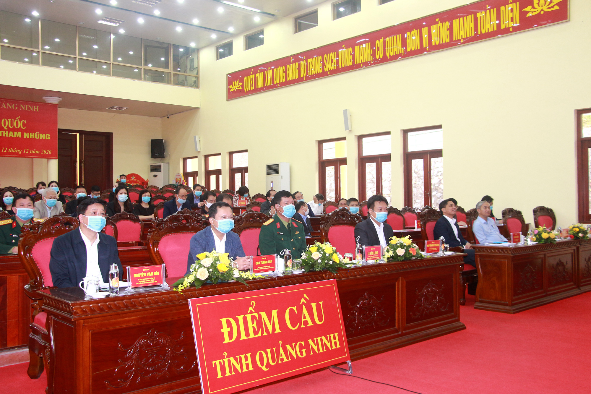 Các đại biểu tham dự Hội nghị tại điểm cầu Quảng Ninh.