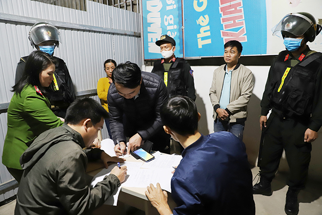Cơ quan điều tra đã đồng loạt tiến hành bắt giữ, triệu tập 25 đối tượng ở địa bàn tỉnh Hà Tỉnh và Nghệ An.
