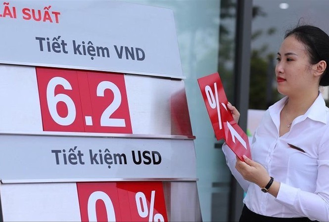 Các ngân hàng đồng loạt giảm lãi suất huy động Ảnh: Việt Linh