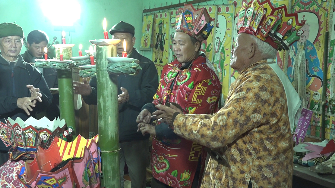 Các nghi lễ liên quan đến thờ cúng tổ tiên luôn được dân tộc Dao huyện Ba Chẽ duy trì, thể hiện với những nghi lễ độc đáo, đặc sắc. Ảnh: Ngọc Lợi (CTV).