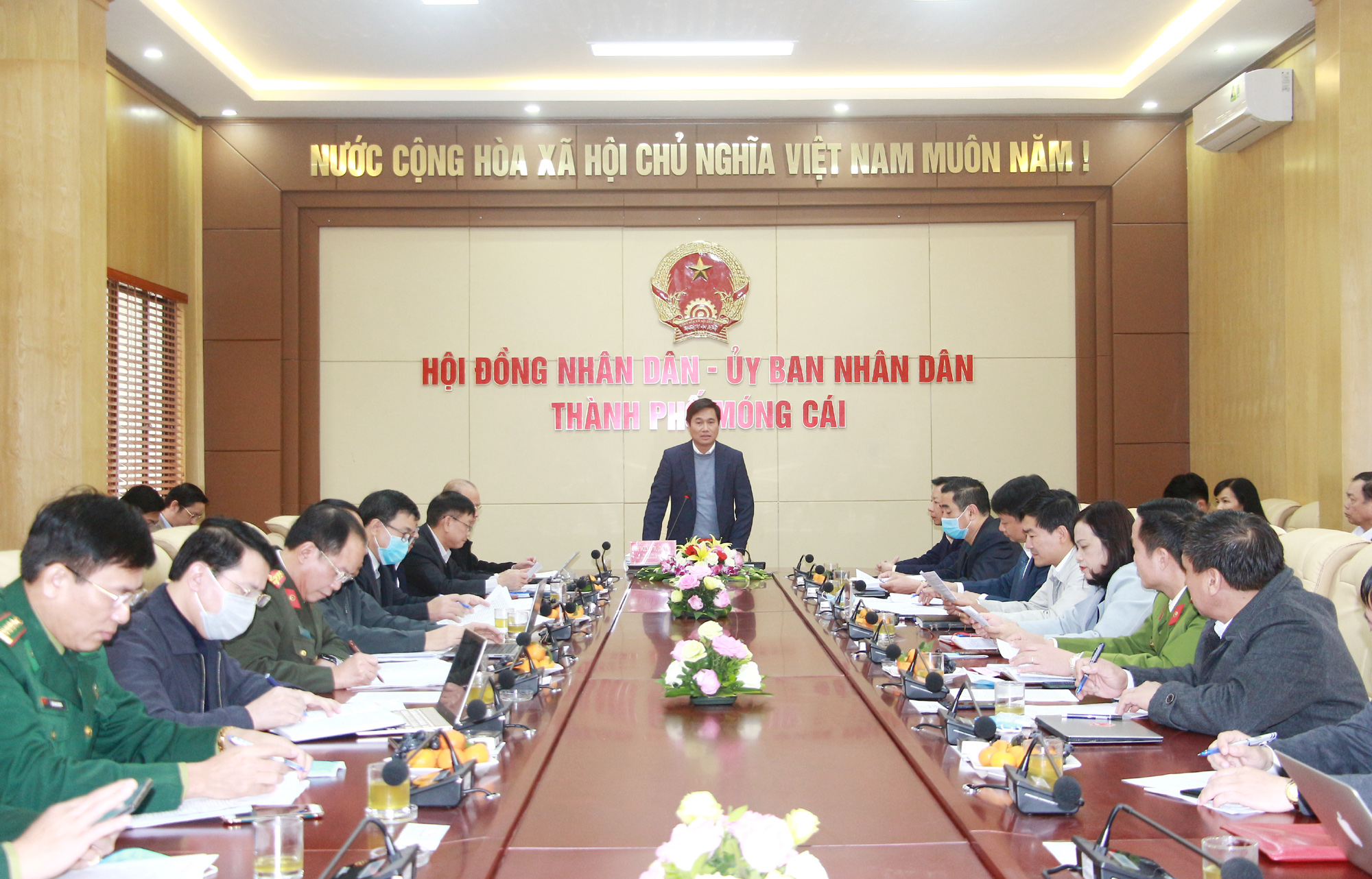 Đồng chí Nguyễn Tường Văn, Chủ tịch UBND tỉnh, phát biểu kết luận buổi làm việc.