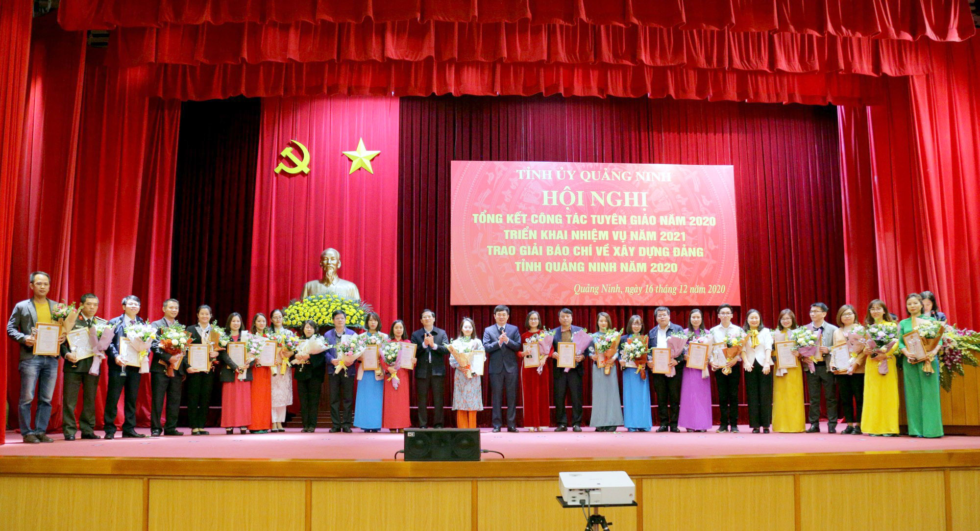 27 tác giả, nhóm tác giả đoạt giải tại Giải Búa liềm vàng tỉnh Quảng Ninh 2020.