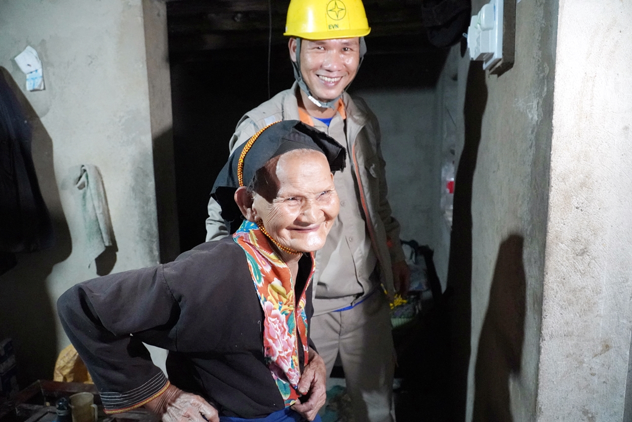 Bàgia đình bà Chíu Nhì Múi 78 tuổi, dân tộc Dao, thôn Khe Mười, xã Đồn Đạc