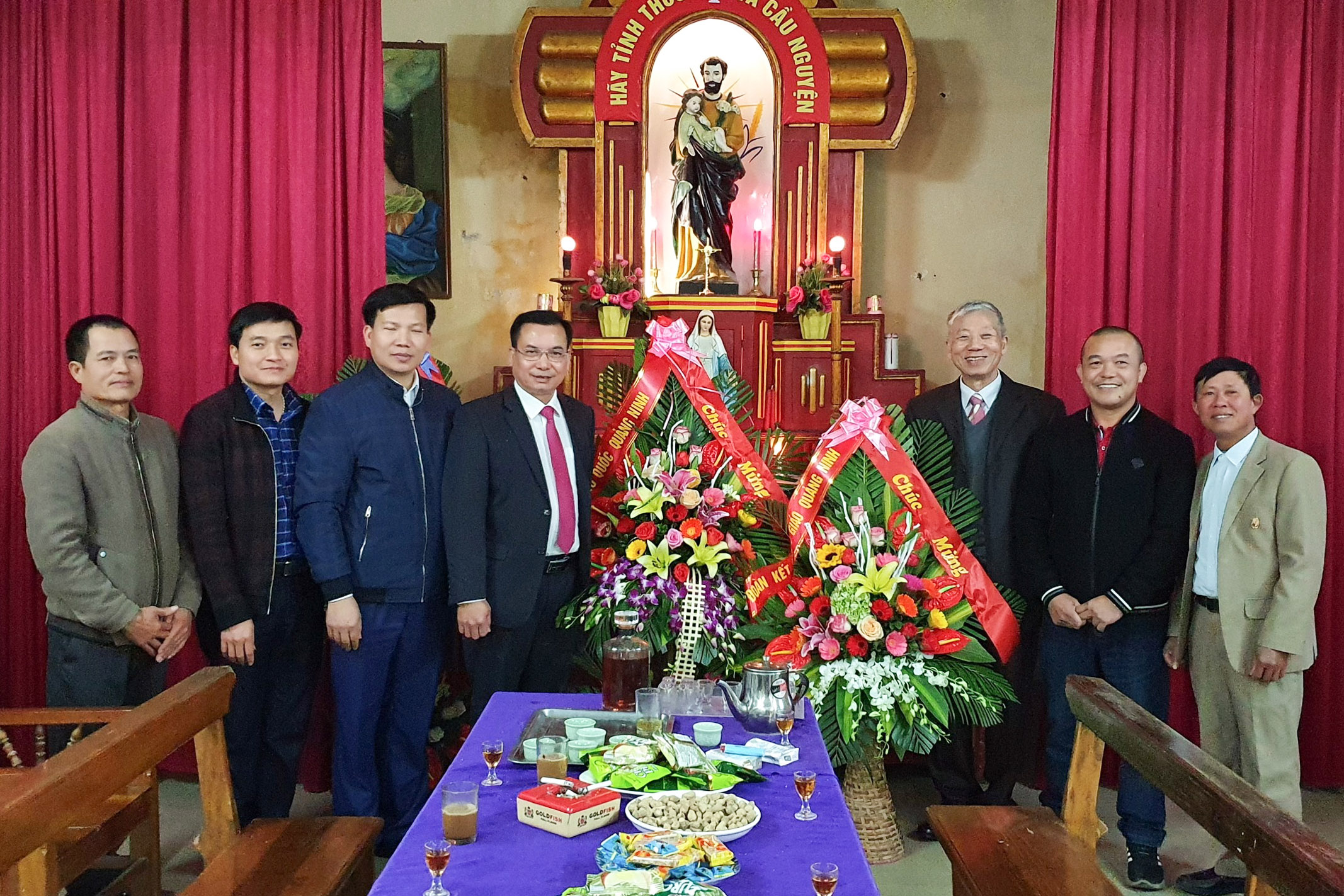 Đông chí Hoàng Đức Hạnh. Phó Chủy tịch Ủy ban MTTQ tỉnh, chúc mừng Giáo xứ Xuân Ninh nhân dịp lễ Giáng sinh 2020.