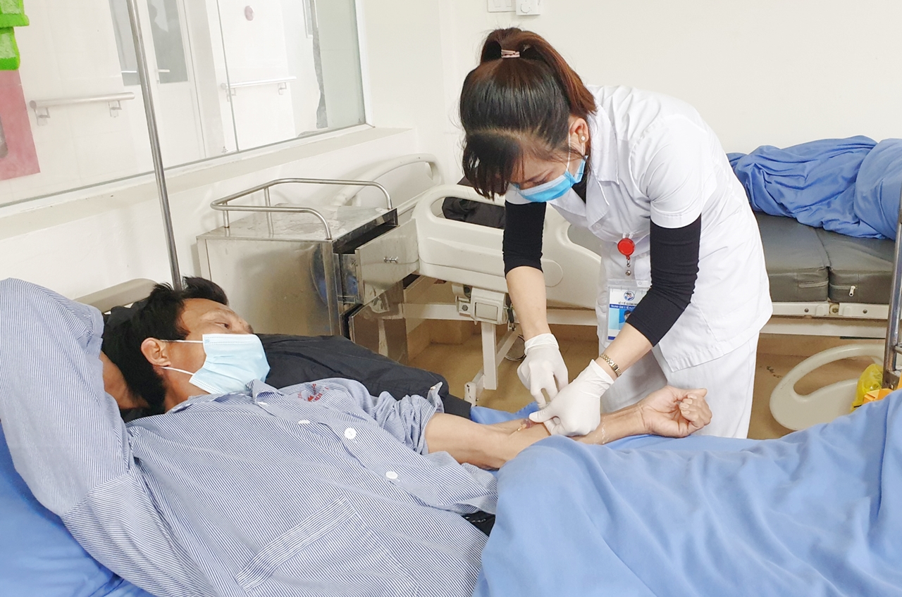 Điều trị cho người bệnh tại Trung tâm Y tế huyện Ba Chẽ