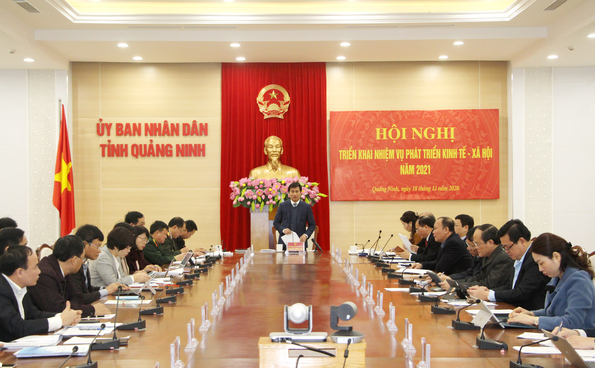 Đồng chí Nguyễn Tường Văn, Chủ tịch UBND tỉnh, kết luận hội nghị.