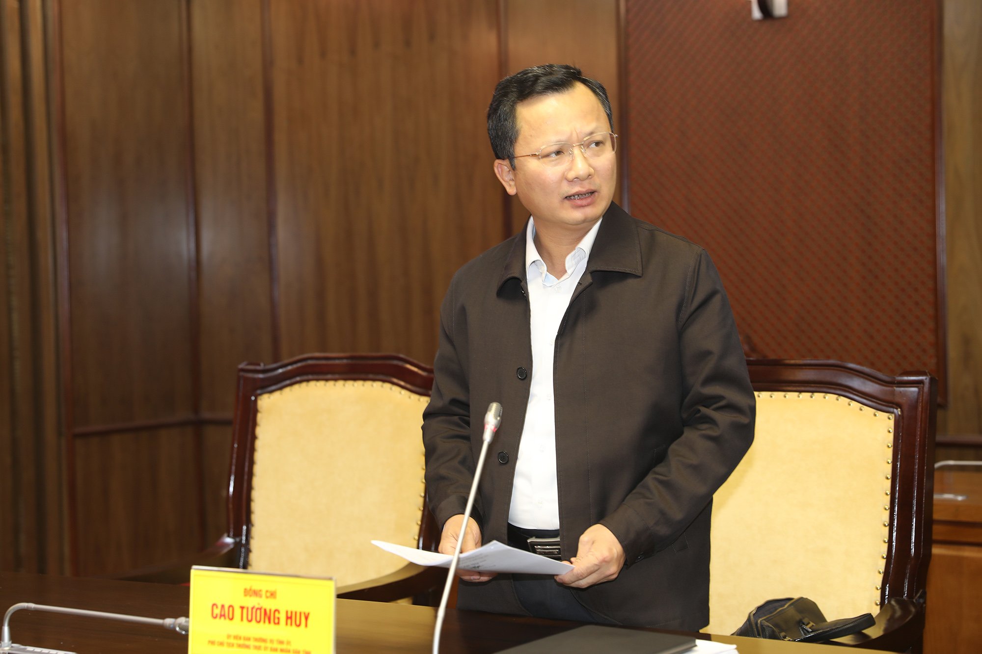 Đồng chí Cao Tường Huy, Phó Chủ tịch Thường trực UBND tỉnh báo cáo quy mô đầu tư dự án