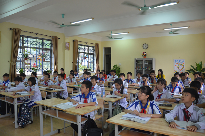 Một tiết học có dự giờ của học sinh Trường THCS Suối Khoáng.