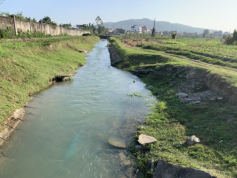  Đoạn kênh cấp I của Hồ Yên Lập qua phường Đông Mai (TX Quảng Yên) bị xuống cấp nghiêm trọng.