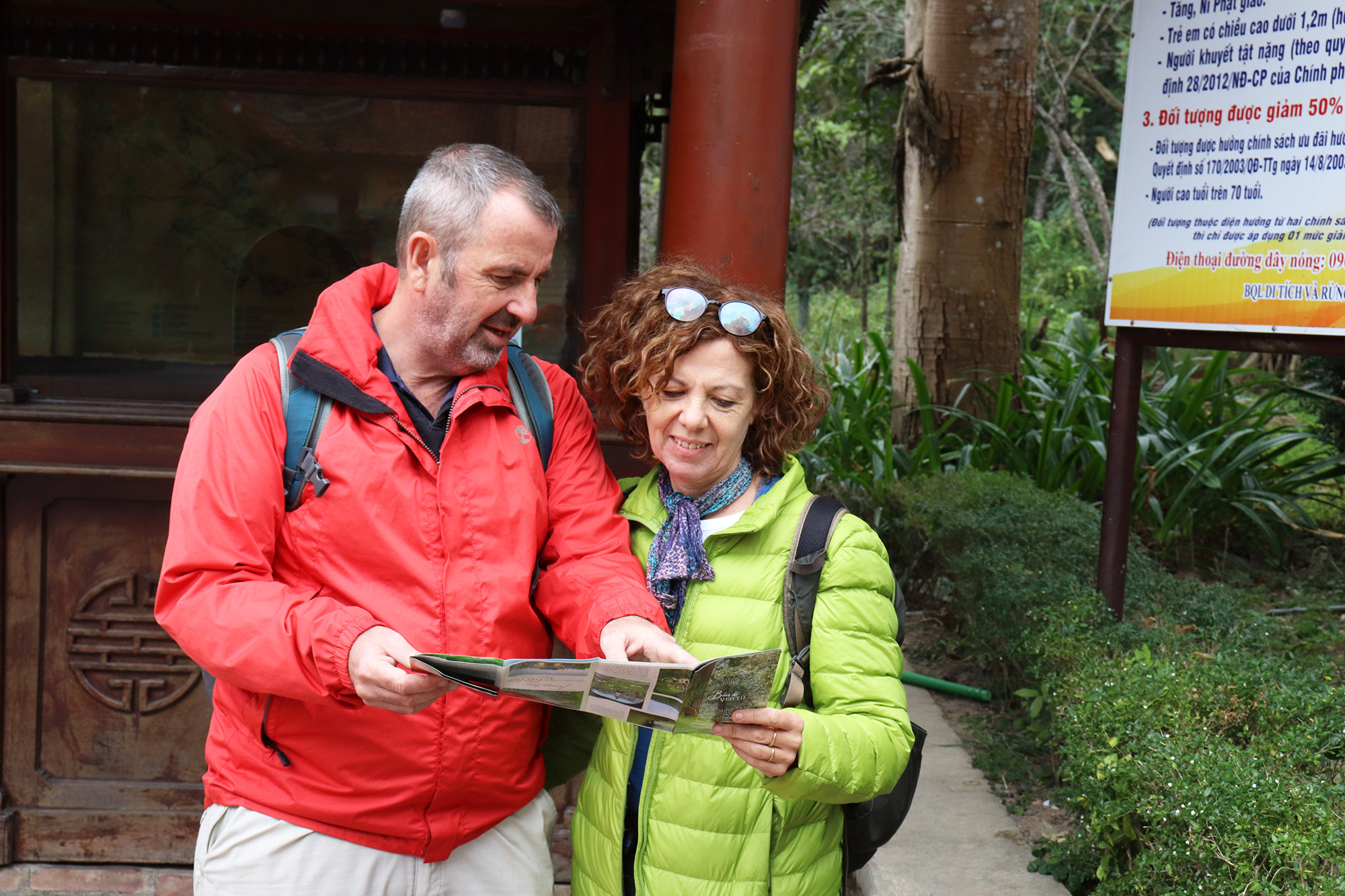 Nhiều du khách nước ngoài cũng đến Yên Tử tận hưởng trải nghiệm du lịch mùa đông.