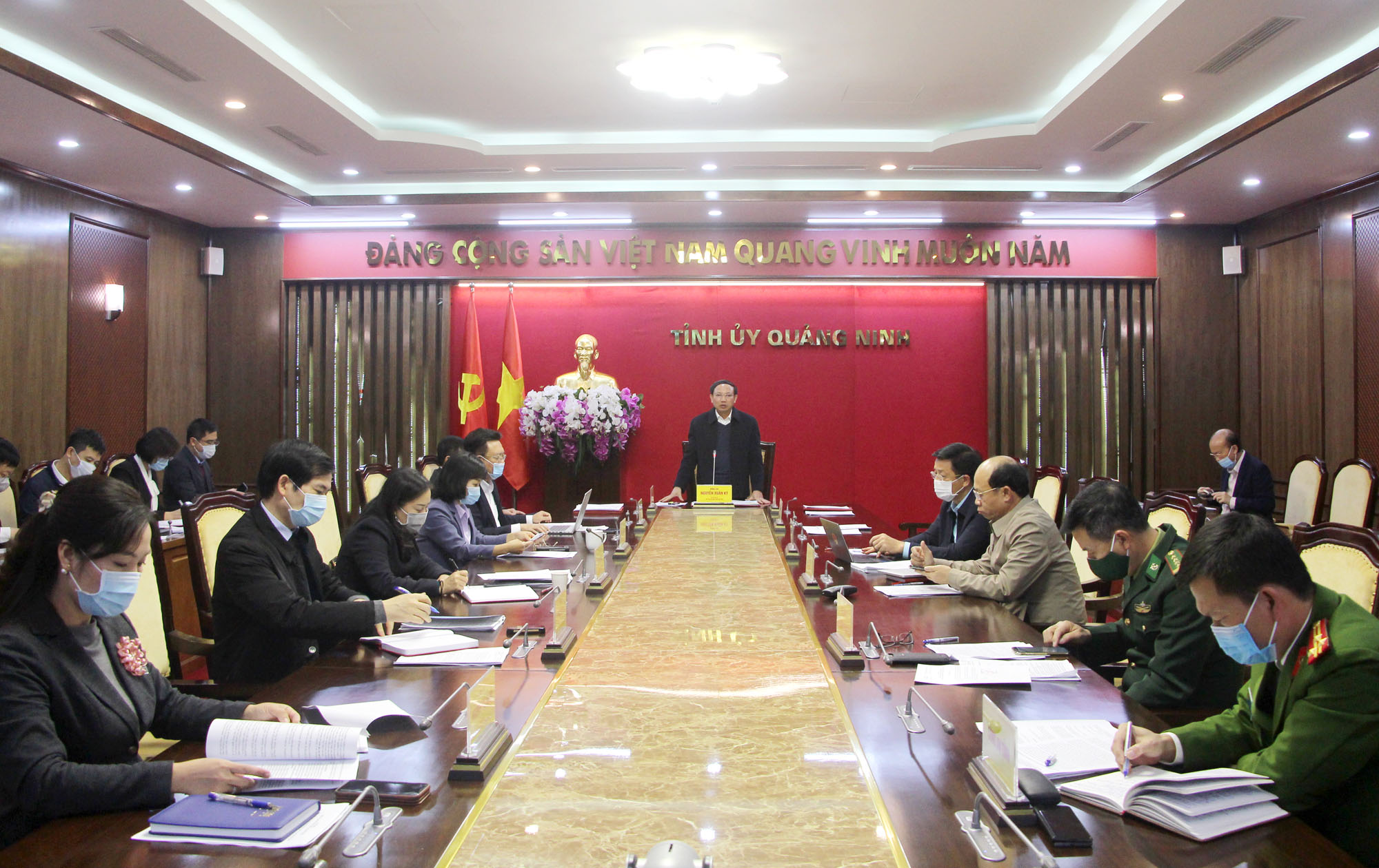 Đồng chí Nguyễn Xuân Ký, Bí thư Tỉnh ủy, Chủ tịch HĐND tỉnh kết luận cuộc họp.