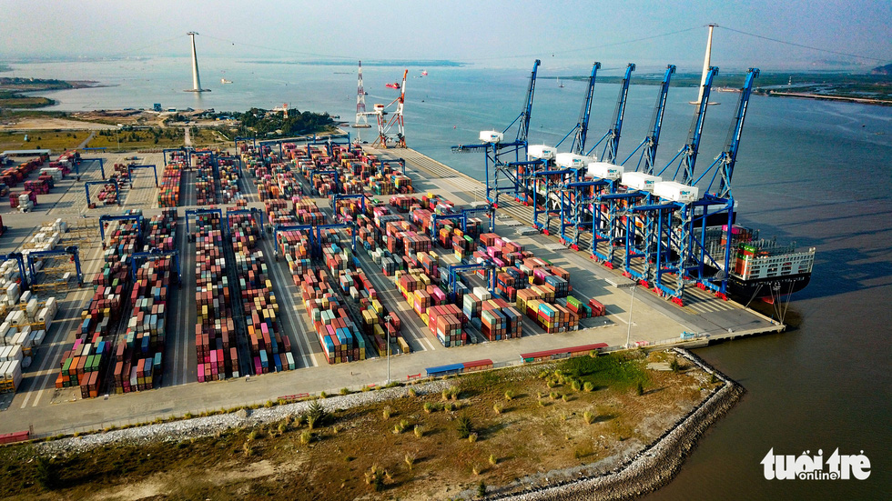 Sau khi đưa vào khai thác 2 bến khởi động tại cảng nước sâu Lạch Huyện, Hải Phòng đang tiếp tục đẩy mạnh việc đầu tư thêm nhiều cảng nước sâu nhằm đảm bảo mục tiêu lưu thông hàng hóa qua cảng đến năm 2025 đạt 300 triệu tấn.