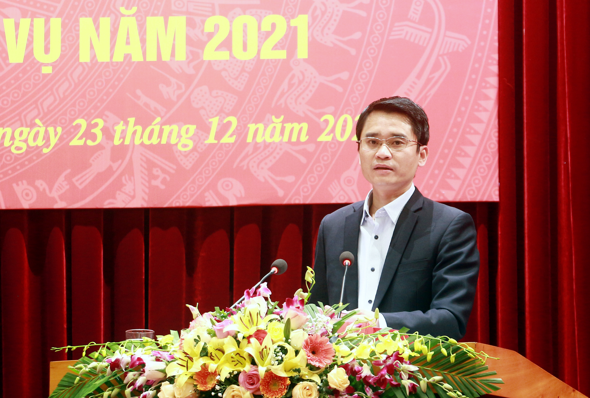 Đồng chí Phạm Văn Thành, Bí thư Thị ủy, Chủ tịch UBND TX Đông Triều, phát biểu tại hội nghị.